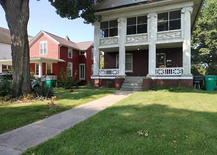 Cool And Affordable Apartment Galesburg